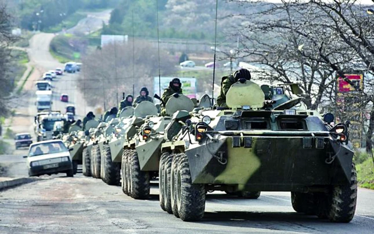 
    Rusia a mobilizat mai multe tancuri la graniţa cu Ucraina, trei dintre ele ajungând pe mâinile separatiştilor din estul ţării, acuză ministrul de Interne, Arsenîi Avakov FOTO Reuters  Citeste mai mult: adev.ro/n766i0  