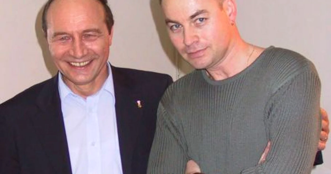 Marius Aciu joacă în rolul lui Băsescu în trupa Divertis