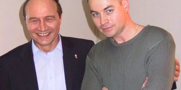 Marius Aciu joacă în rolul lui Băsescu în trupa Divertis