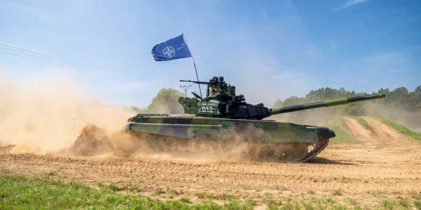 Tanc exercitiu NATO FOTO Shutterstock
