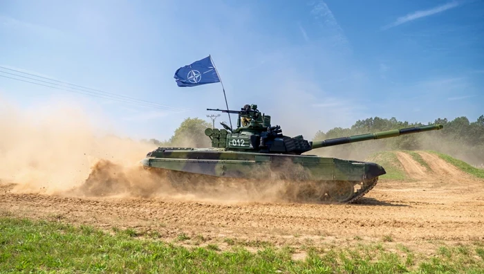 Blindate și tancuri NATO pe drumurile din România FOTO: Shutterstock