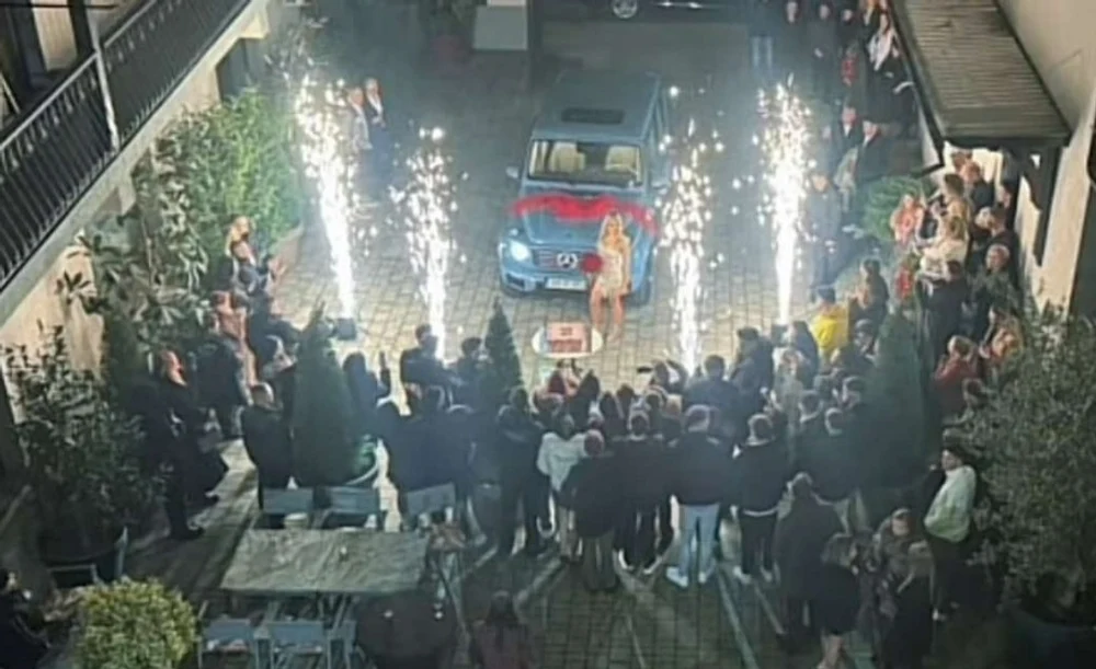 Cadou de 200.000 de euro la majoratul fiicei unui afacerist din Sibiu, într-un eveniment plin de fast