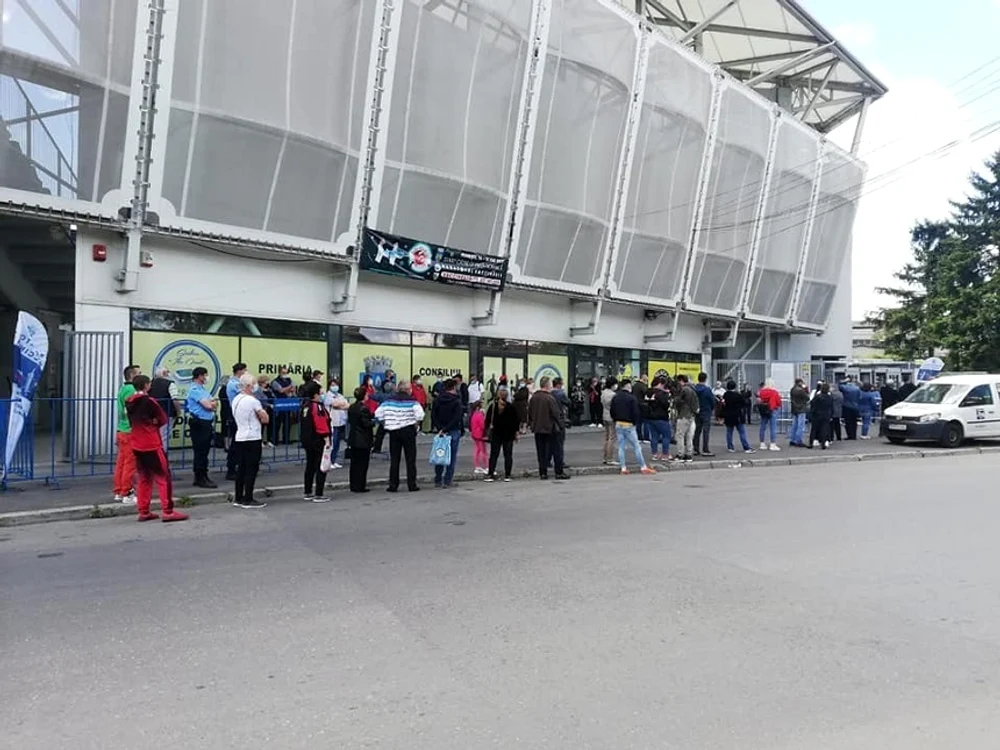 
    Prahovenii s-au putut vaccina în weekendul 14-16 mai, pe stadionul "Ilie Oană", fără programare  