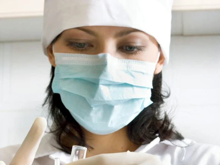 2 medic laborator shutterstock 6486571 jpg jpeg