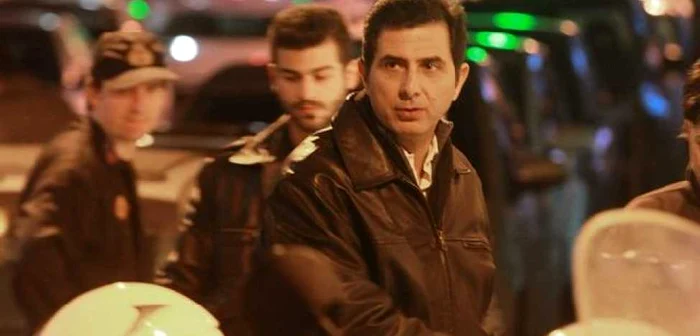Deputatul Costas Giulekas a venit .la biroul avariat la puţin timp după atentat