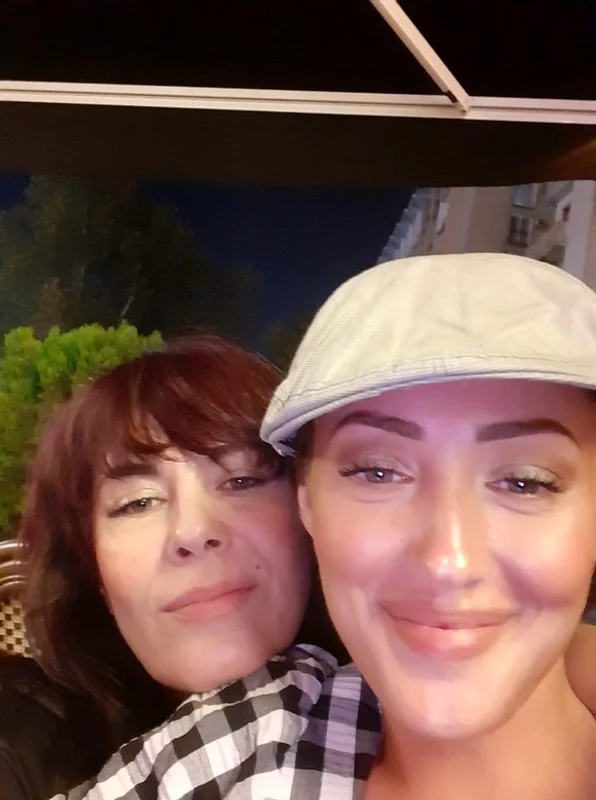 Mariana Moculescu, alături de fiica ei, Nidia. Sursa: Facebook