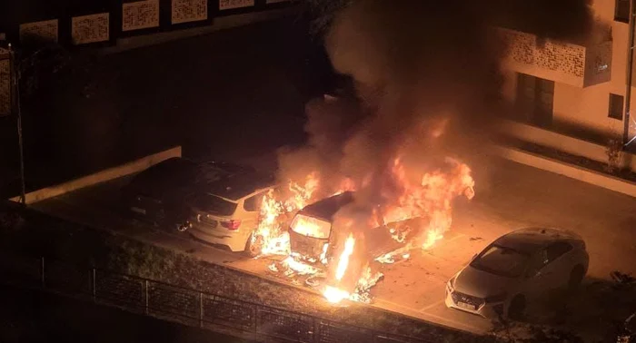 Doi bărbați din Iași, arestați preventiv după ce au incendiat mai multe vehicule din răzbunare