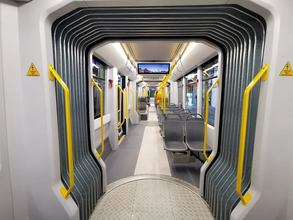 Cel mai performant tramvai din Europa circulă deja în Timişoara FOTO Ş.Both