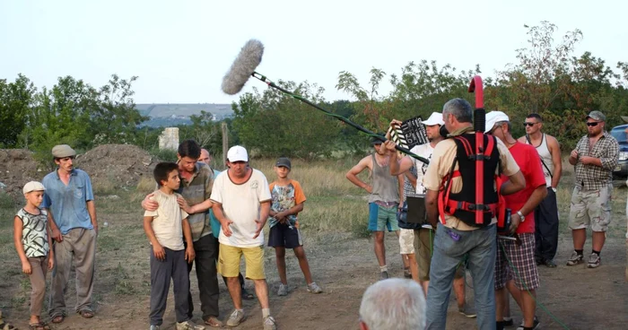 Igor Cobileanski (centru, cu şapcă) a filmat „Colecţia de arome“ în august 2012