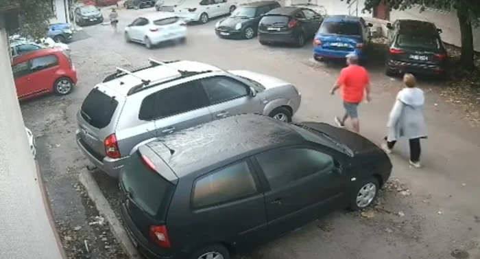 Momentul în care un bărbat a lovit-o intenționat pe fosta concubină Foto: Captură video Focus Press