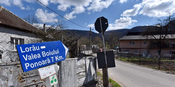 in valea boiului din muntii padurea craiului a aparut un sat de vacanta clandestin 10 JPG