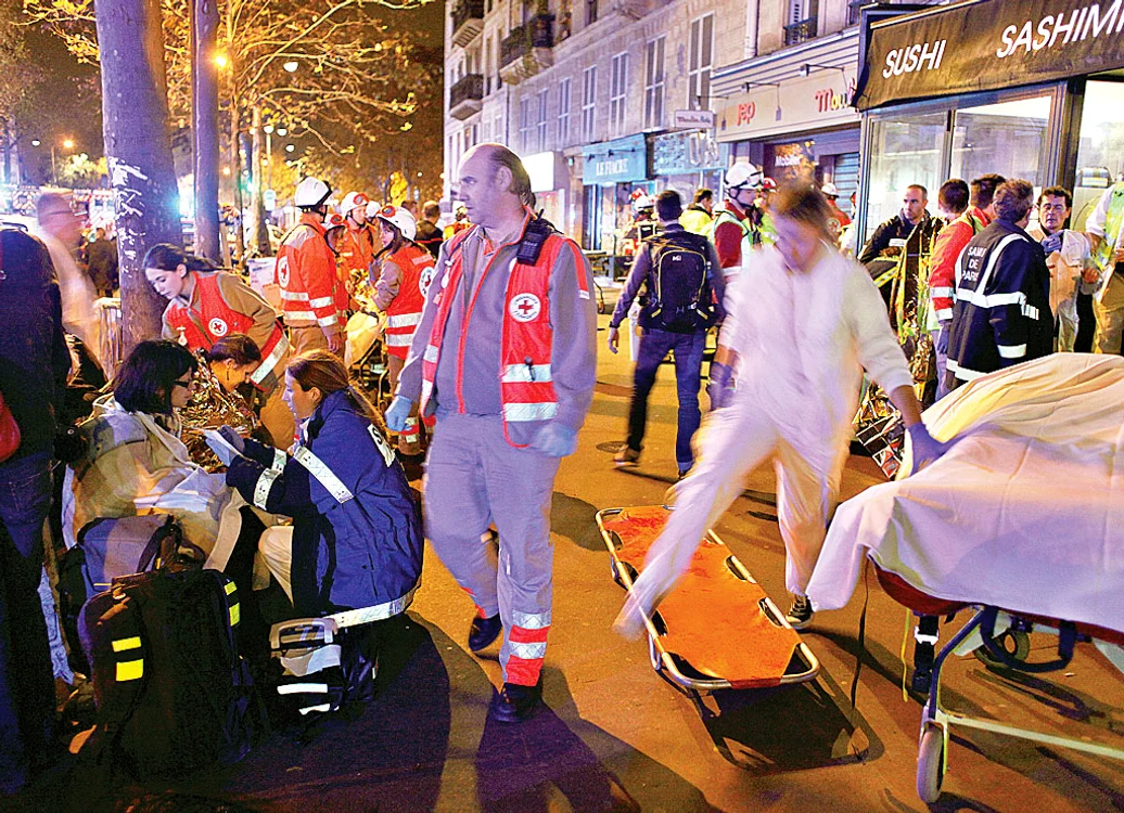 Laura a reuşit să învingă moartea, deşi un glonţ i-a trecut cu puţin pe lângă inimăFoto: AP