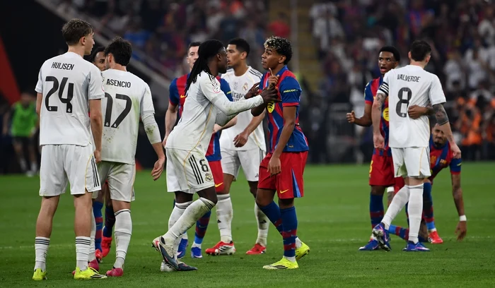 Real Madrid (alb), rămasă fără antrenor, după Supercupa Spaniei pierdute (FOTO: EPA)