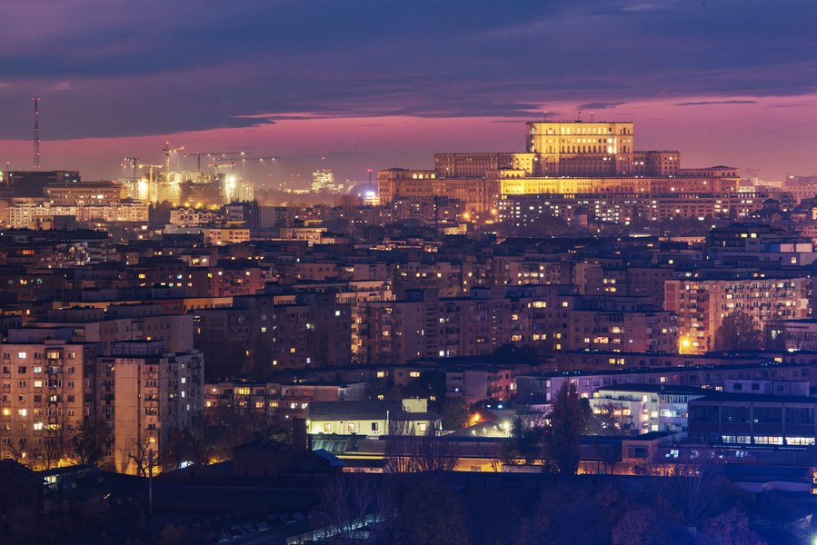 Prognoză specială pentru Capitală. Sunt așteptate averse și descărcări electrice