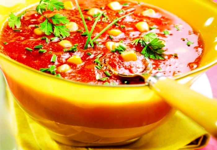 
    O supa de legume proaspete este exact ce ai nevoie ca sa te hidratezi in aceste zile caniculareclickpoftabuna.ro  