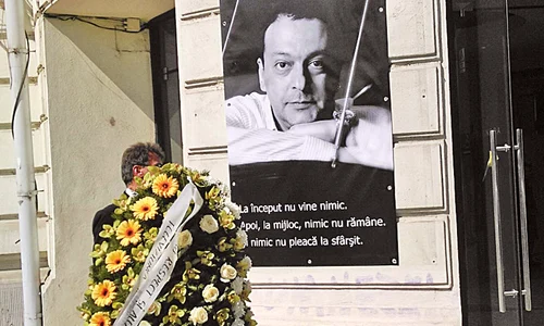 Zeci de coroane de flori au fost aduse la Teatrul Bulandra jpeg