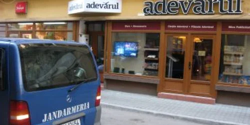 Timişoara: Jandarmii timişoreni din trupele speciale s-au oprit între două misiuni secrete pentru colecţia „Jandarmii”, cu Louis de Funès