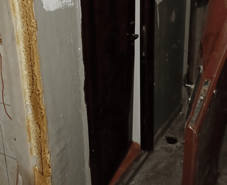 O butelie a explodat într-un bloc din Târgovişte. O persoană a fost rănită