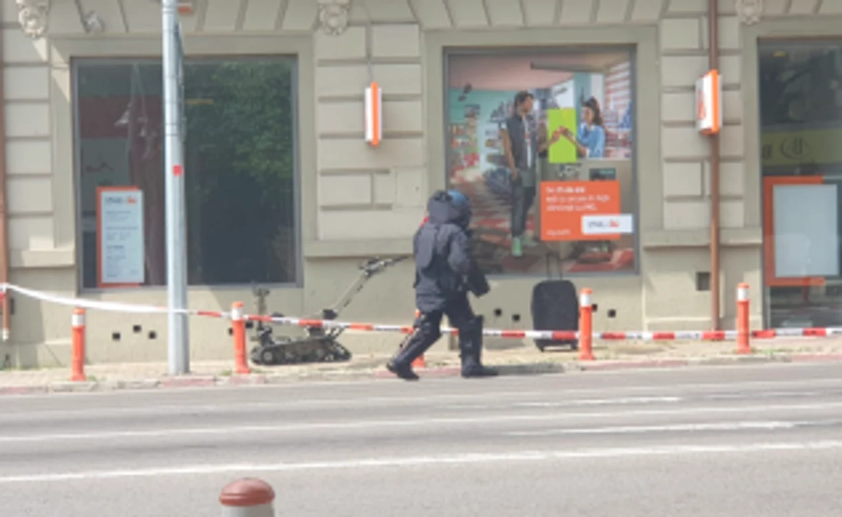 Geniștii au verificat zona vizată de amenințarea cu bombă FOTO arhivă Adevărul