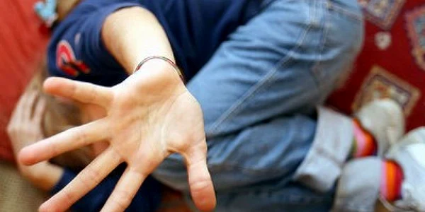 Minora a fost agresată de pedofil de mai multe ori
