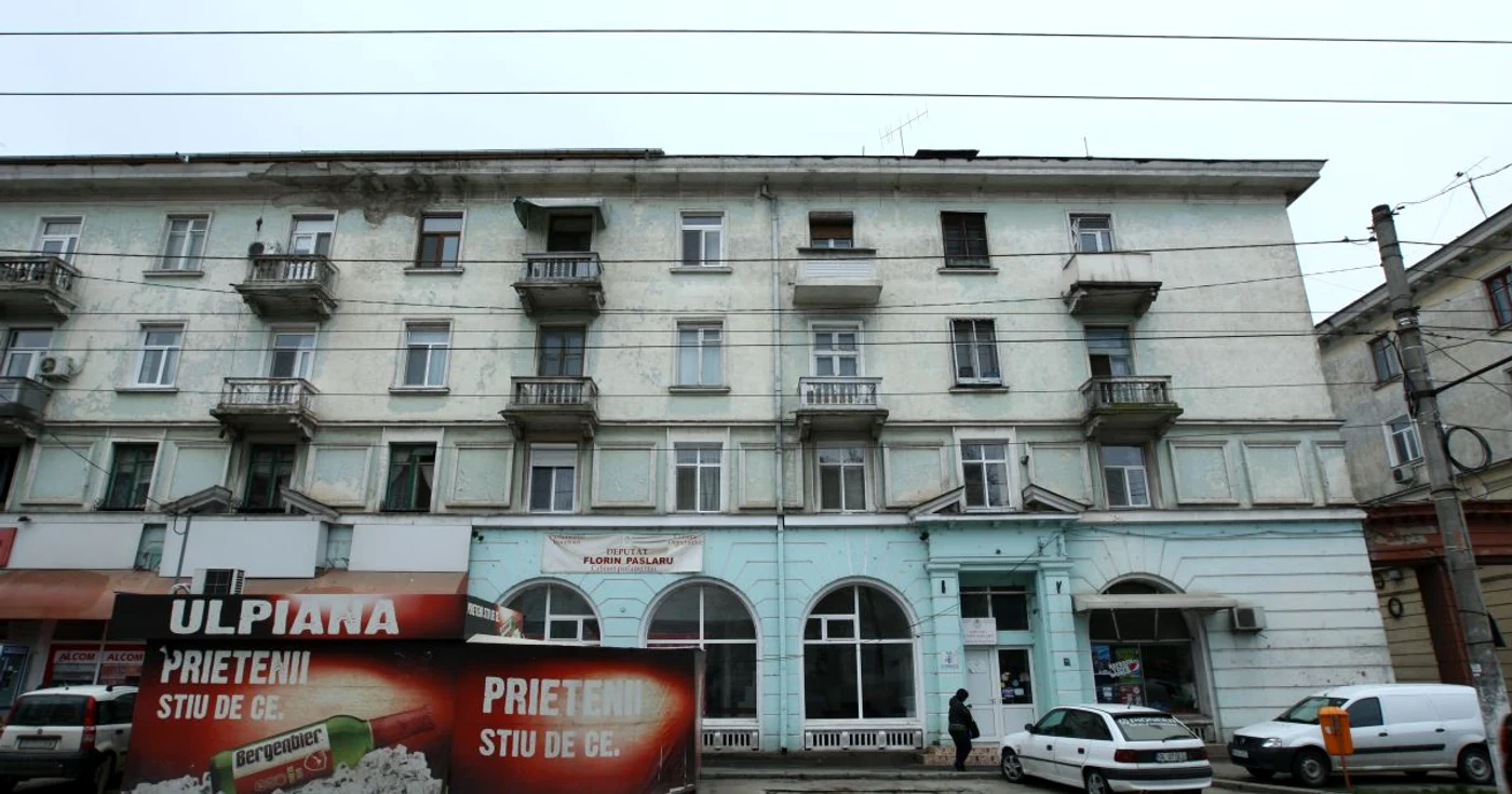 Blocul IREG este conectat în prezent la reţeaua de apă caldă şi căldură a oraşului