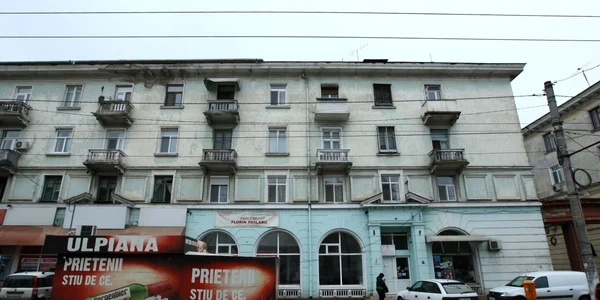 Blocul IREG este conectat în prezent la reţeaua de apă caldă şi căldură a oraşului