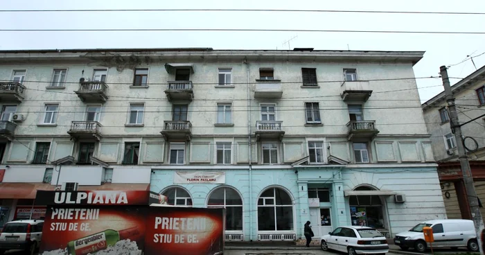 Blocul IREG este conectat în prezent la reţeaua de apă caldă şi căldură a oraşului