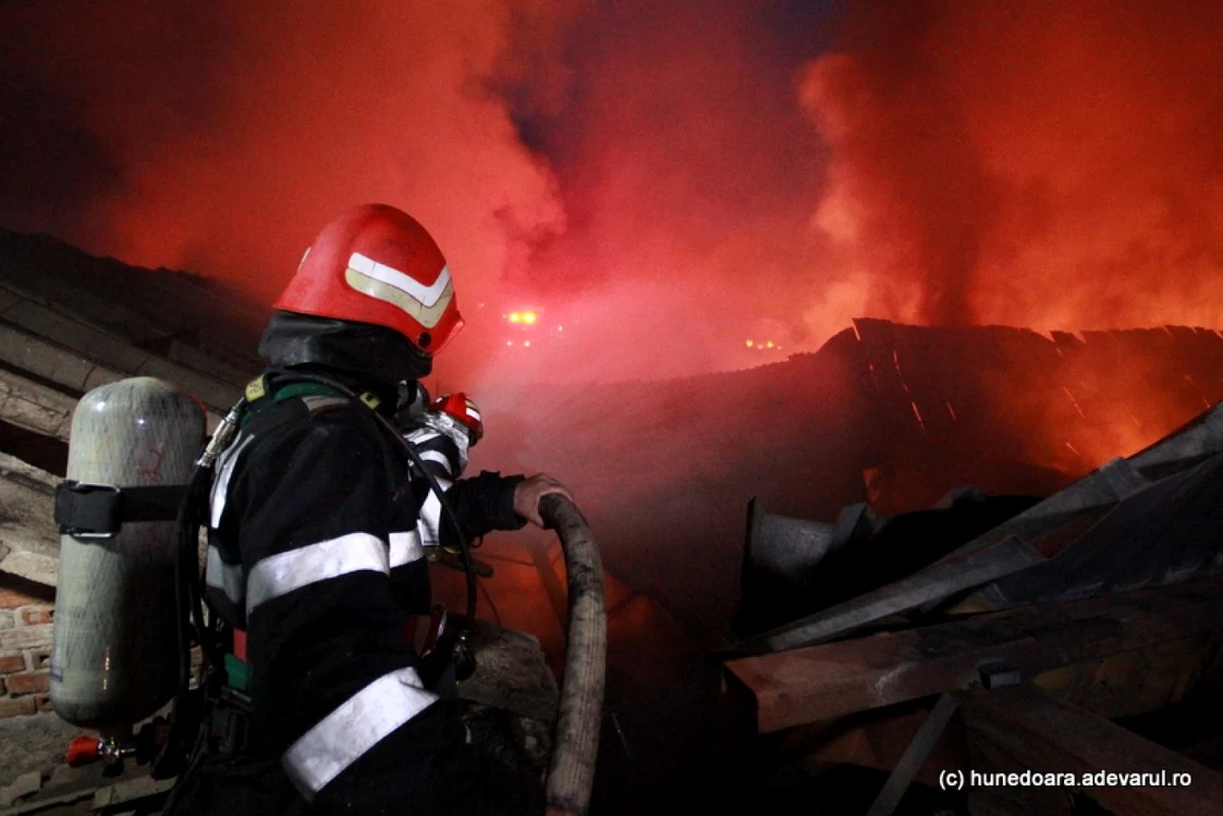 Pompierii au intervenit de urgenţă FOTO Adevărul