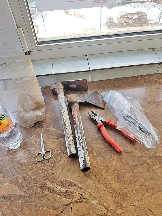 Toate aceste arme albe au fost găsite asupra agresorului