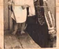 Anii 1950, fotografie de familie din satul Hodoșa, com. Sărmaș, jud. Harghita, familia Hurubă. Pe verso apare un mesaj de la soldatul Hurubă Aurel, aflat în stagiu militar la București (Arhiva personală fam. Urzică)