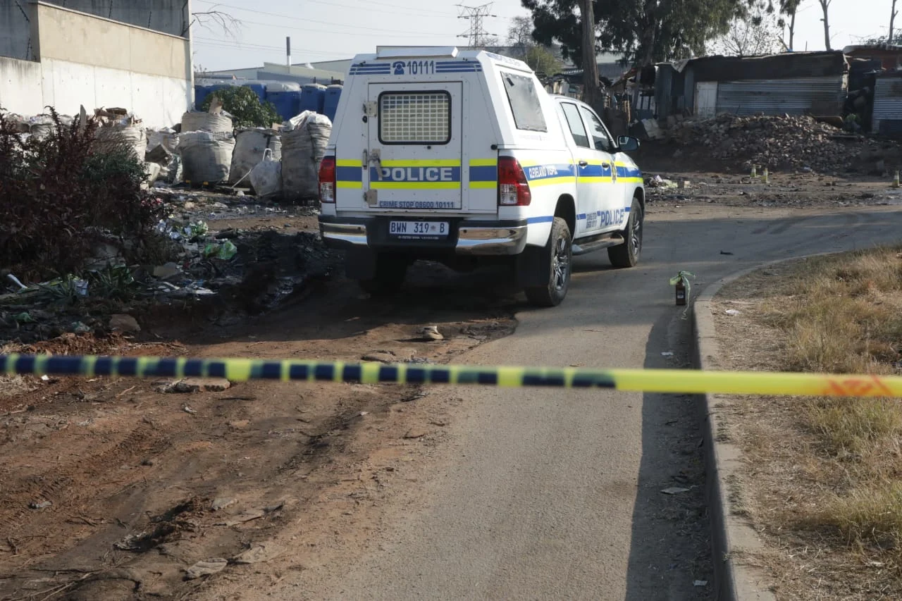Cel puțin 12 morți într-un atac armat în Africa de Sud. Focurile de armă au durat mai bine de o oră