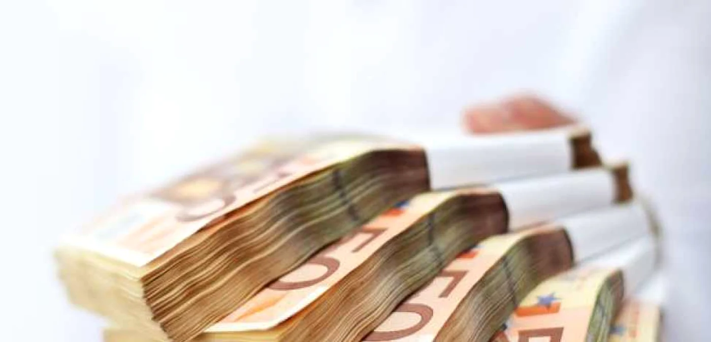 Bani euro - fonduri europene FOTO 123RF 