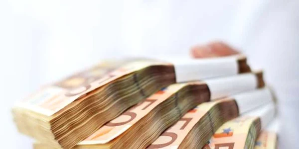 Bani euro - fonduri europene FOTO 123RF 