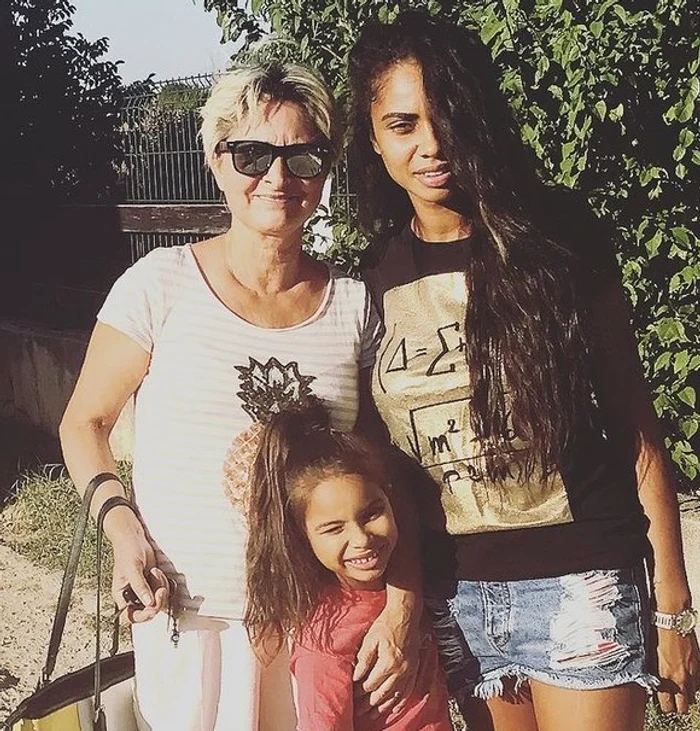 
    Laurette, mama și fiica eifoto: Facebook  