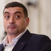 Președintele AUR, George Simion, face declarații de presă după depunerea moțiunii de cenzură alături de PSD împotriva guvernuluii. FOTO Inquam Photos / Octav Ganea
