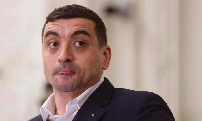 Președintele AUR, George Simion, face declarații de presă după depunerea  moțiunii de cenzură alături de PSD împotriva guvernuluii. FOTO Inquam Photos / Octav Ganea