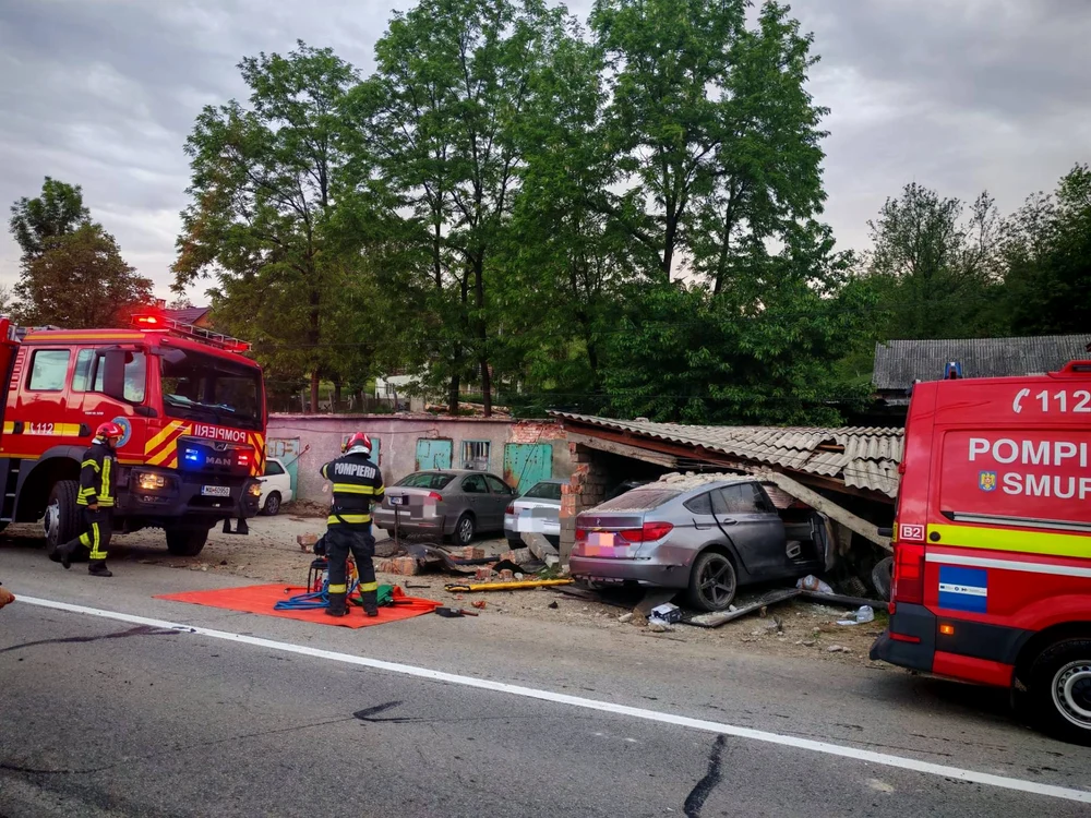 Două persoane au fost rănite în urma unui accident rutier. FOTO: Bistrițeanul. 