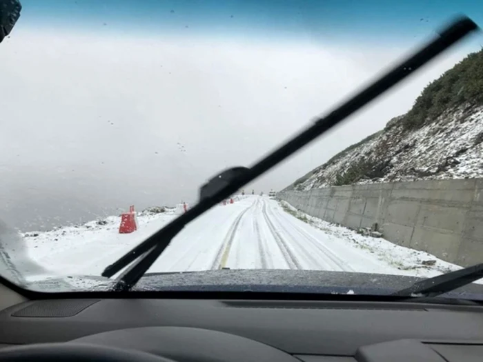 Ninsoare pe Transalpina FOTO tribuna.ro