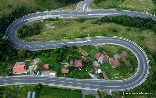 Soseaua Deva Brad Foto Daniel Guță ADEVĂRUL (4) 1 jpg