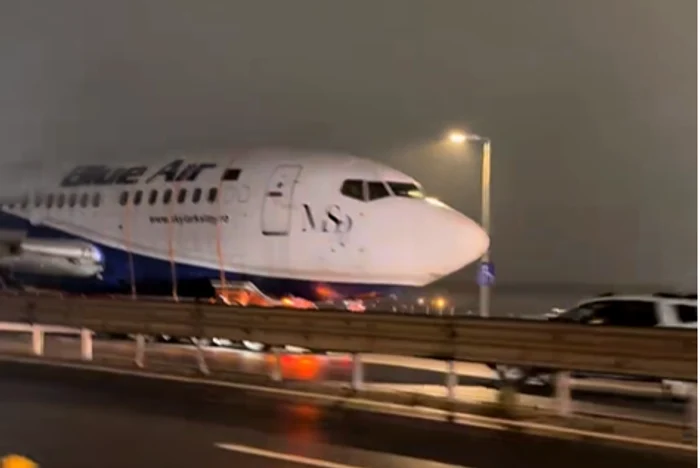 Boeing transportat cu trei camioane la Brașov!