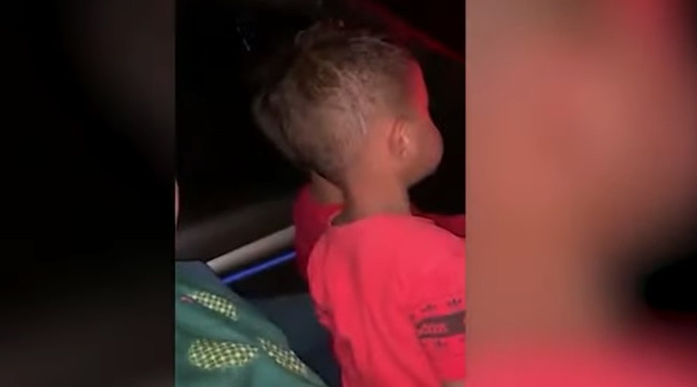 Doi frați de trei și șase ani au furat mașina părinților. Ce distanță au reușit să parcurgă VIDEO