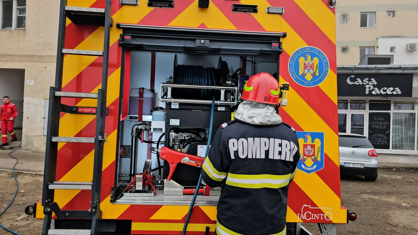 O autospecială de stingere a fost trimisă să intervină. FOTO ISU Botoșani