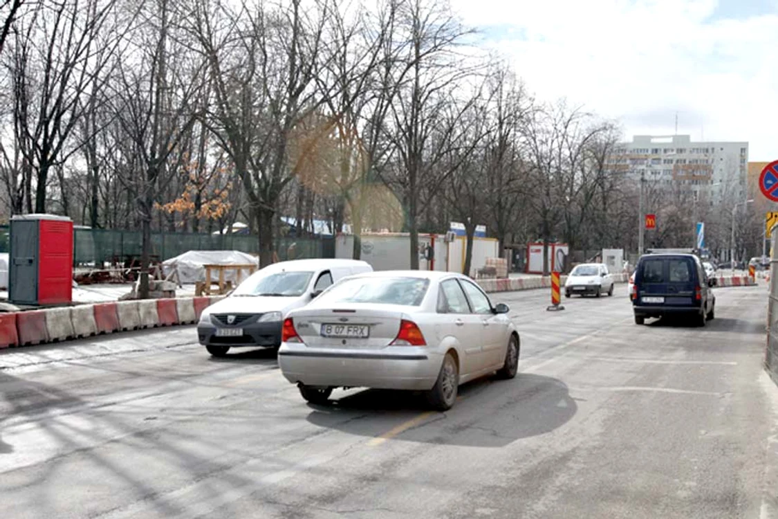 La staţia Parc Drumul  Taberei, paznicul  şantierului spune că  nu se mai lucrează  din noiembrie