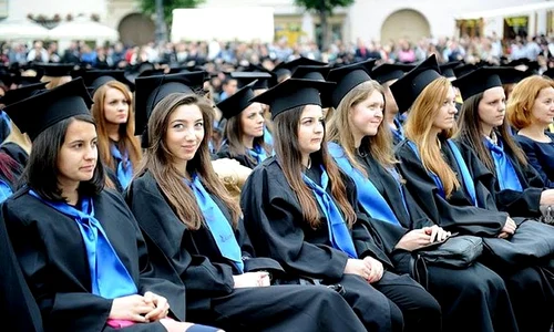 studenti absolventi universitati jpeg