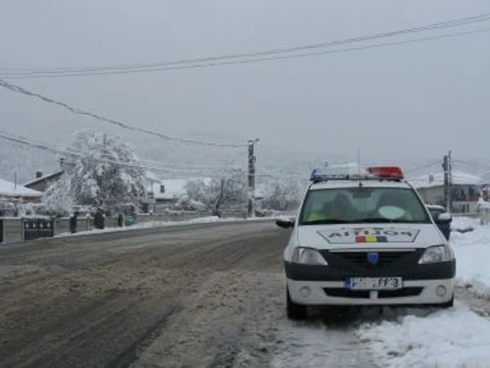 Poliţiştii veghează pe drumurile din judeţ