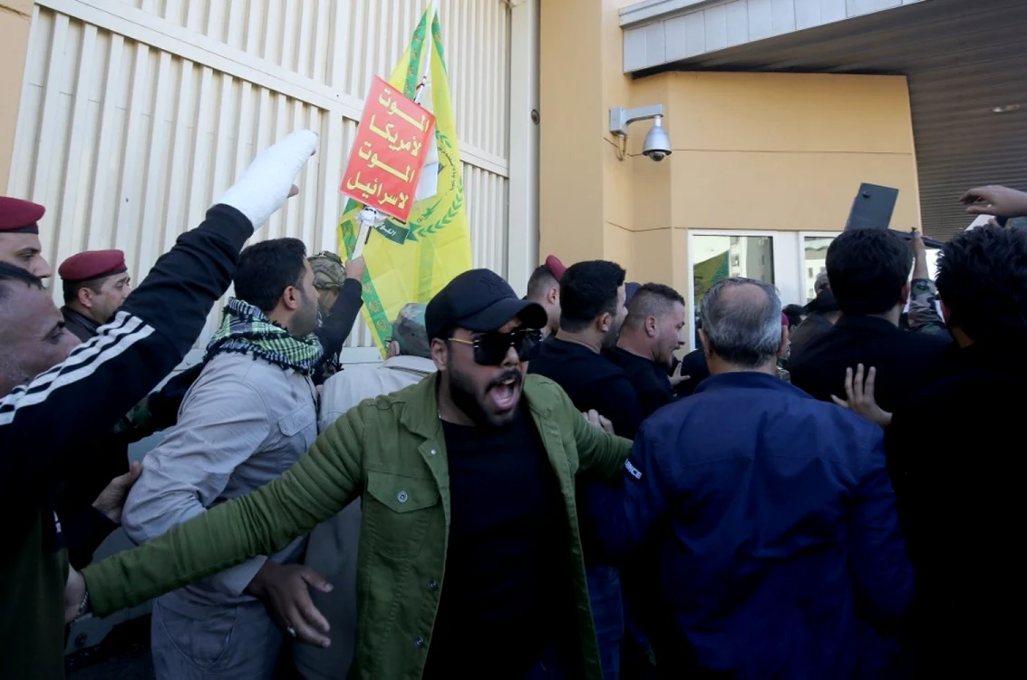 Ambasada SUA din Irak a fost atacată de irakieni în ultima zi a anului trecut