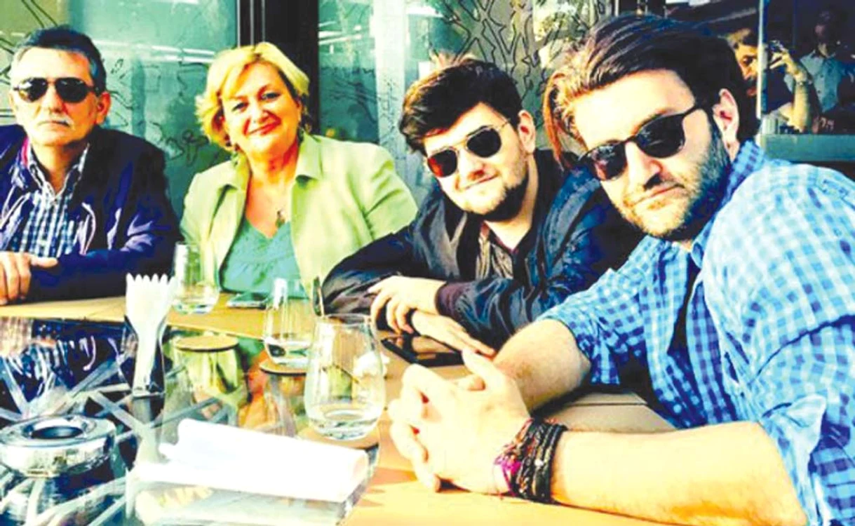 
    Prezentator tv. La PRO TV, Smiley prezintă  “Românii au talent”, alături  de Pavel Bartoş, şi este  jurat la “Vocea României”  