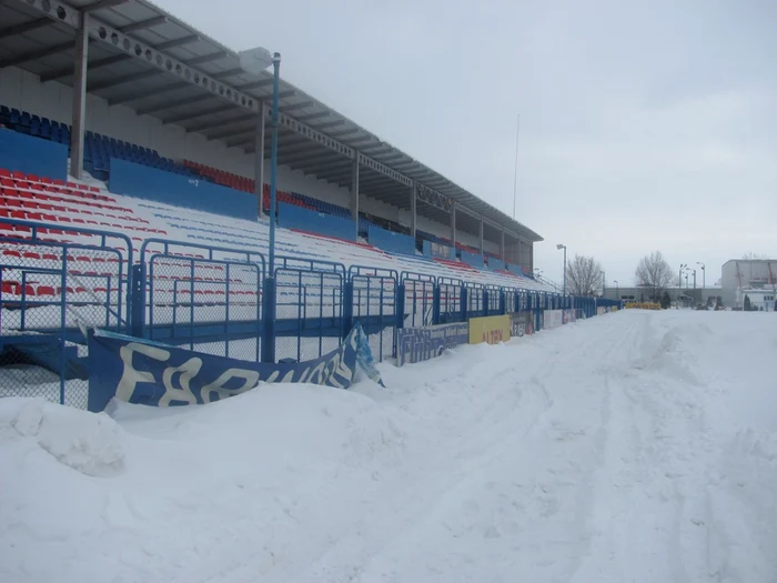 Stadioanele din Giurgiu, "sufocate" de zăpadă