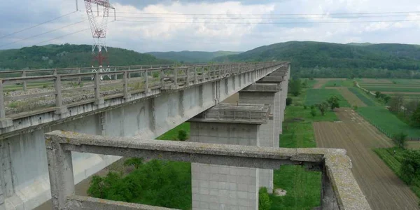Calea_ferată Vâlcea_Vâlcele - marile bijuterii inginereşti - Viaductul Topolog - Argeş cel mai înalt şi mai lung din ţară  Foto ciclism ro