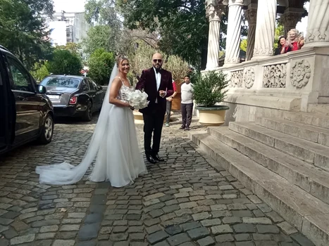 Lora și Ionuț Ghenu s-au cununat religios / Foto: blitz
